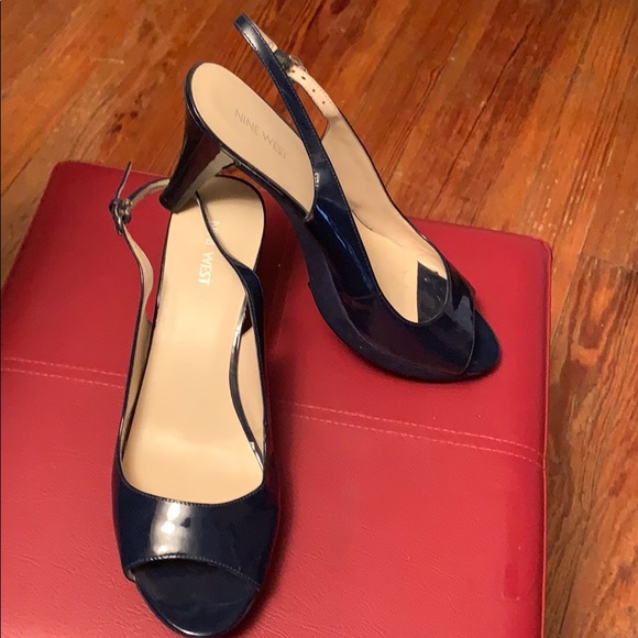 Open toe 2” strap shoe. - Picture 3 of 7